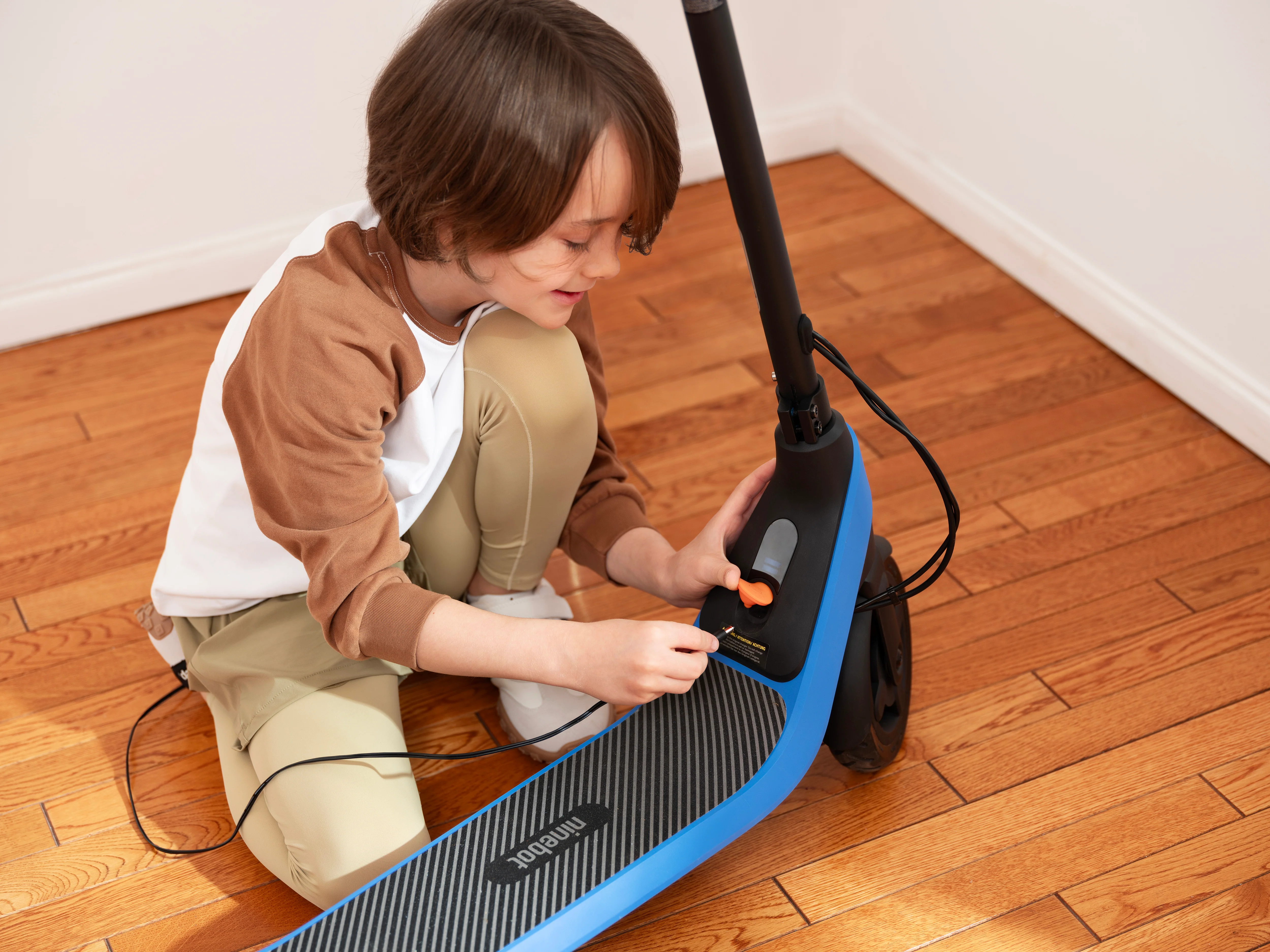 C2 Lite Segway Electric KickScooter (Blue) - Image 6